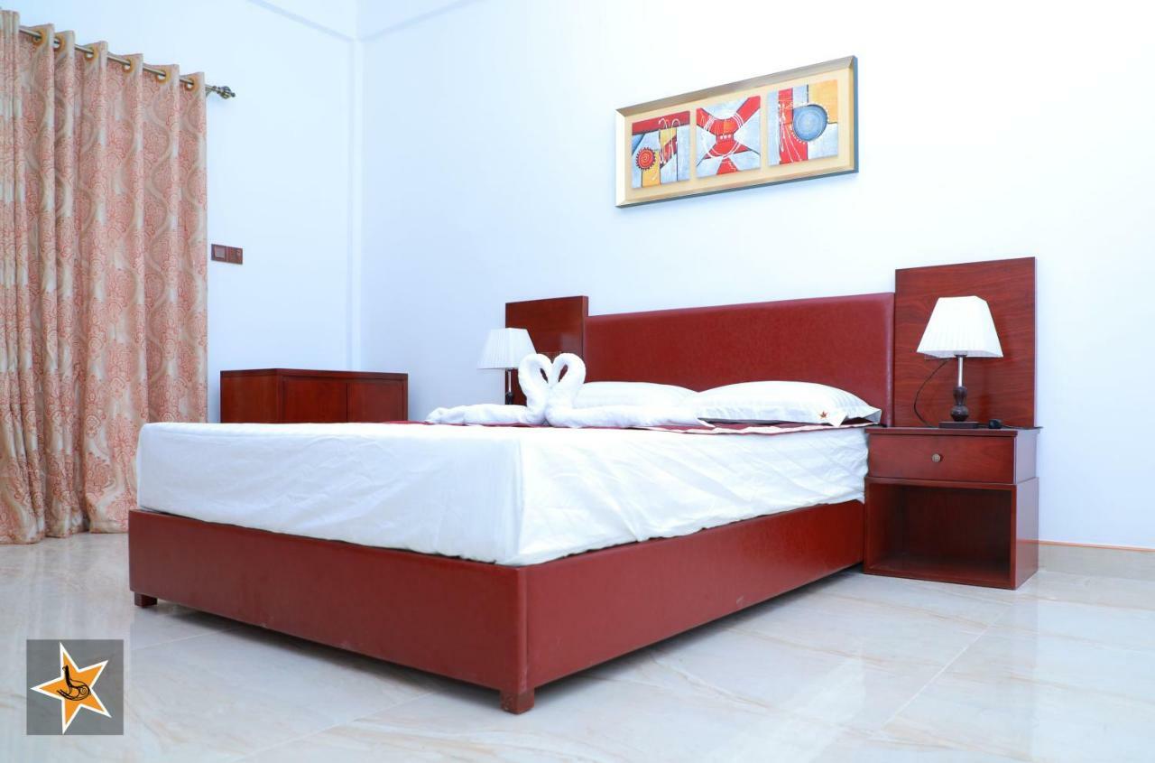 Star Rest Hotel Kilinochchi Exterior foto