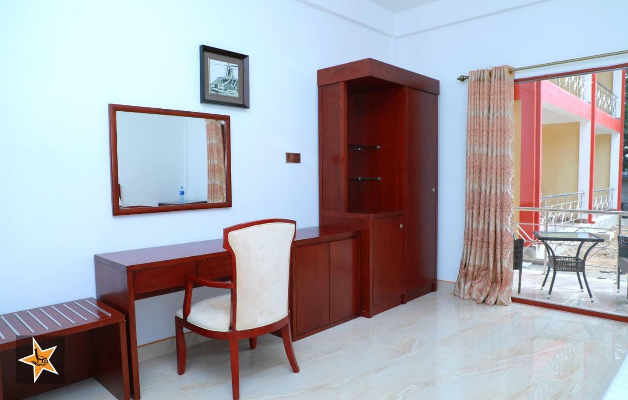 Star Rest Hotel Kilinochchi Exterior foto