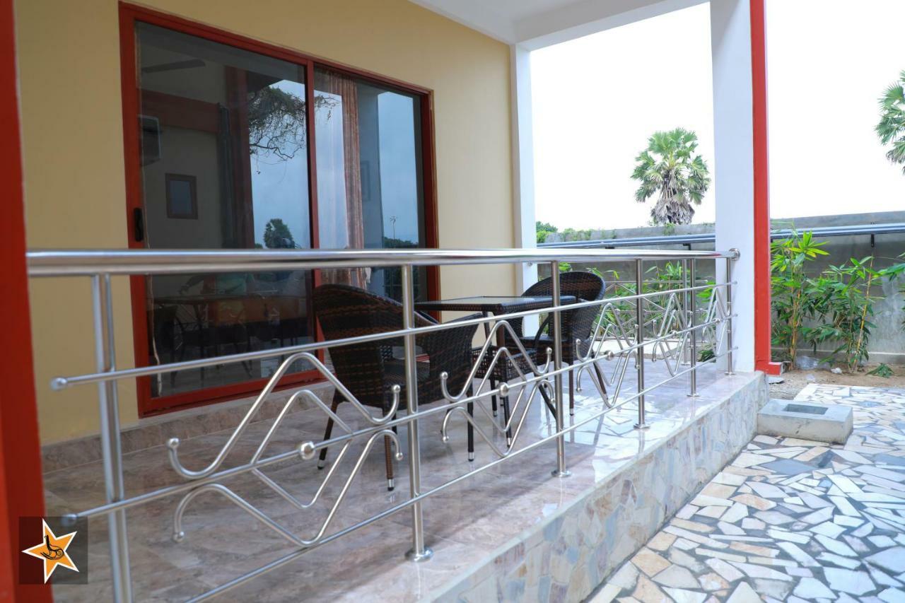 Star Rest Hotel Kilinochchi Exterior foto