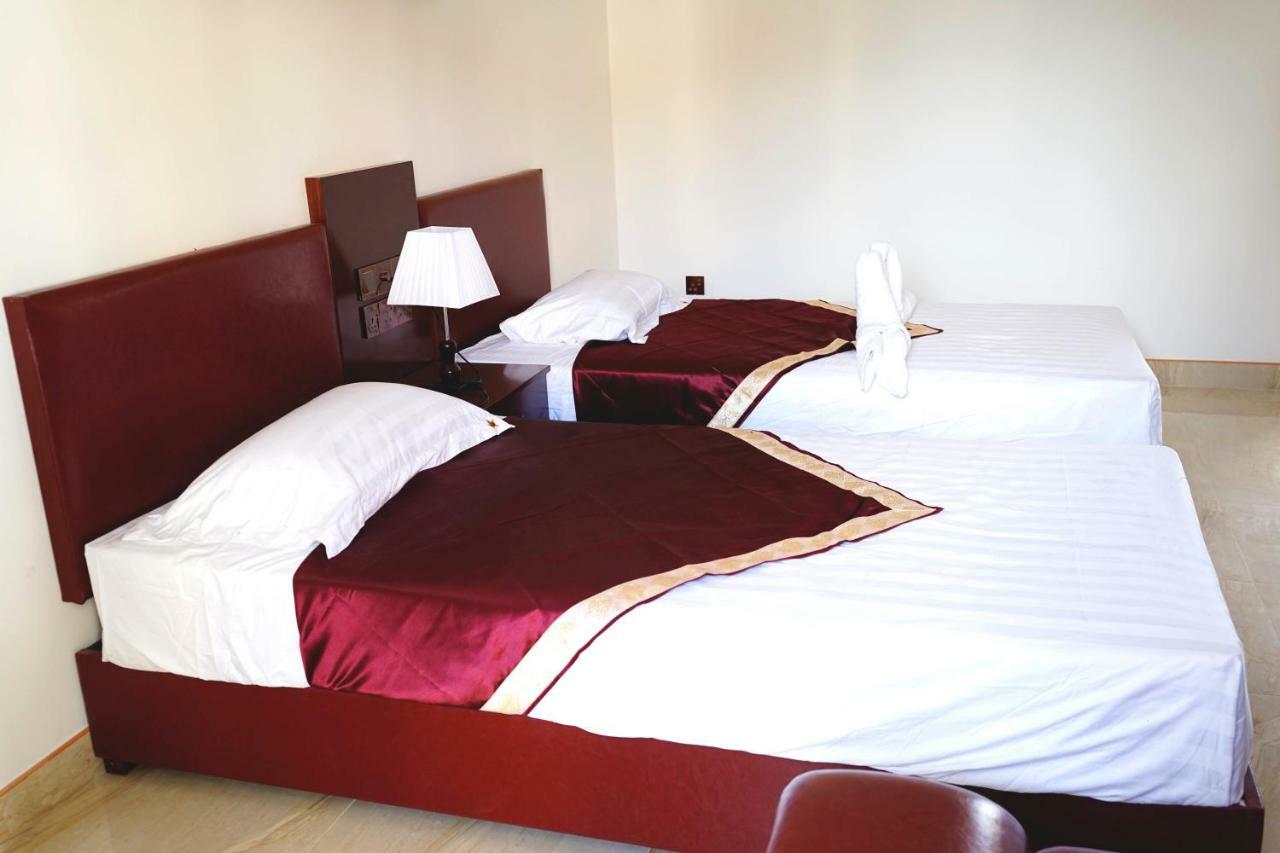 Star Rest Hotel Kilinochchi Exterior foto