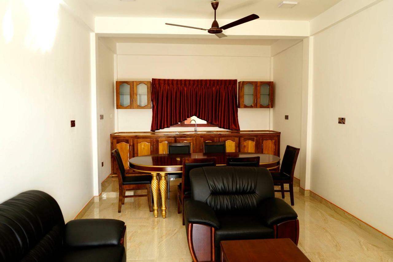 Star Rest Hotel Kilinochchi Exterior foto