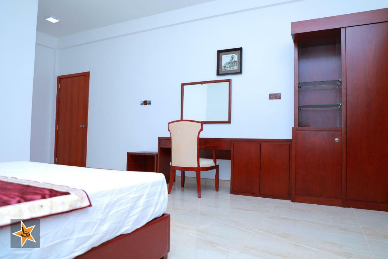 Star Rest Hotel Kilinochchi Exterior foto