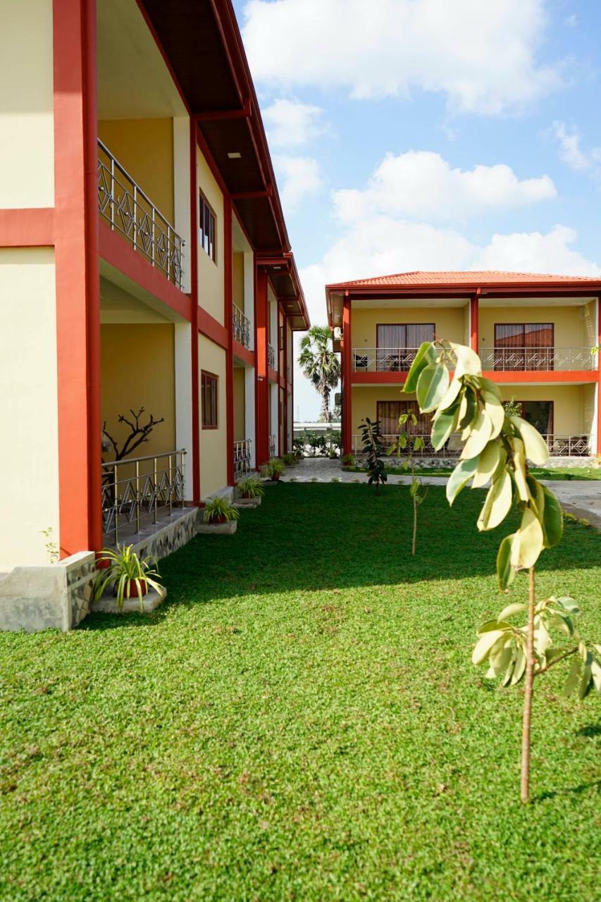 Star Rest Hotel Kilinochchi Exterior foto