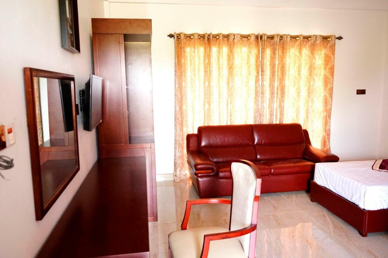 Star Rest Hotel Kilinochchi Exterior foto