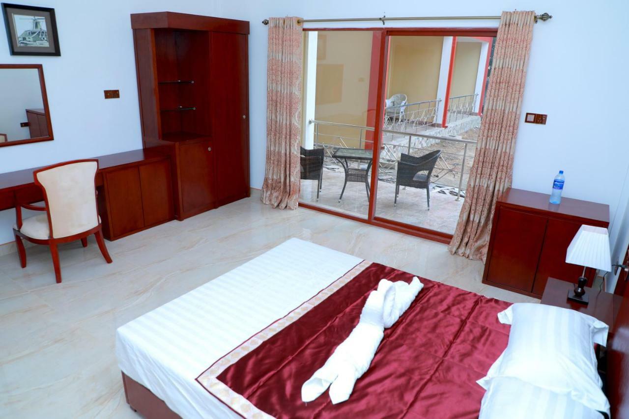 Star Rest Hotel Kilinochchi Exterior foto